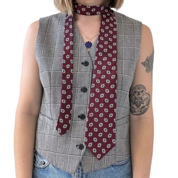 Vintage 1980s Christian Dior Red 100% Silk Dark Academia Paisley Preppy Tie - Picture 1 of 3